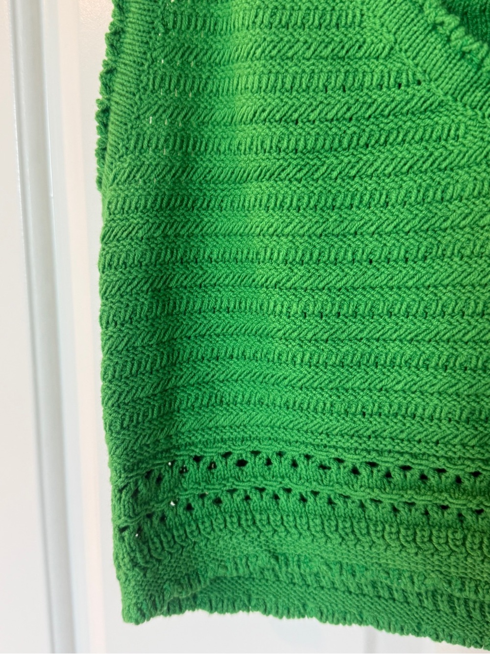Scoop Knit V-Neck Crop Tank Top - Green - Picture 6 of 7